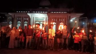 Sambut Ramadhan 2023, Warga di Sumedang Gelar Pawai Obor