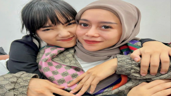 Fuji Unggah Foto Berdua dengan Lesti Kejora, Captionnya Menarik Perhatian Warganet