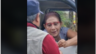 Video Viral Susi Pudjiastuti Minta Rokok ke Pengendara Lain : Menteri yang Langka di Konoha
