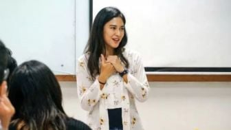 Viral! Dian Sastro Jadi Dosen Pembimbing di UI, Netizen: Tertekan Enggak?