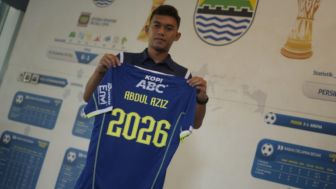 Dapat Perpanjangan Kontrak, Abdul Aziz Optimis Raih Prestasi Bersama Persib Bandung di Kompetisi Liga 1 2023/2024