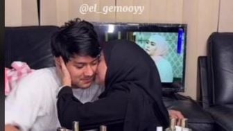 Rizky Billar dan Lesti Kejora Live di TikTok Keduanya Nangis Sembari Berpelukan, Netizen: Kok aku ikut sedih. . .