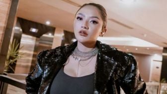 Gaya Baru Siti Badriah Dibilang Mirip Deddy Corbuizer oleh Netizen, Bagian Tubuh Ini yang Dibilang Sama