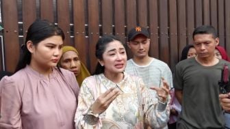 Dewi Perssik Bantah Disoraki Usai Mediasi dengan Pak RT hingga Klaim Disayang Semua Warga Lebak Bulus