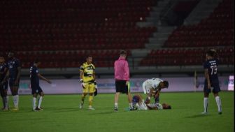 Rezaldi Hehanussa Terbaring Lemas, Sejumlah Pemain Persib Bandung Beri Dukungan