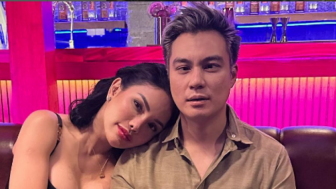 Nikita Mirzani Rangkul Erat Baim Wong hingga Buah Dada Mengintip, Netizen: Ih mau-maunya mas. . .