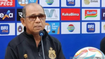 Emral Abus Berhadapan dengan Uston Nawawi, Manfaatkan Ketidakadaan Aji Santoso di Persebaya