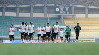 Bonek Sentil Manajemen Persebaya Usai Gagal Datangkan Pelatih Baru Jelang Lawan Borneo FC