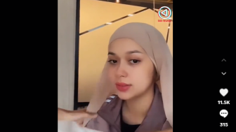 Rebecca Klopper Kini Muncul Pakai Jilbab, Supaya Dapat Restu Haji Faisal?