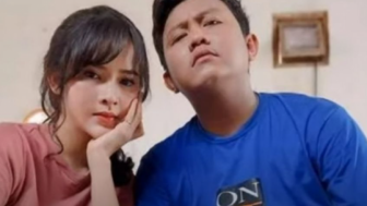 Beri Pijatan Pada Denny Caknan, Celana Bella Bonita Jadi Sorotan