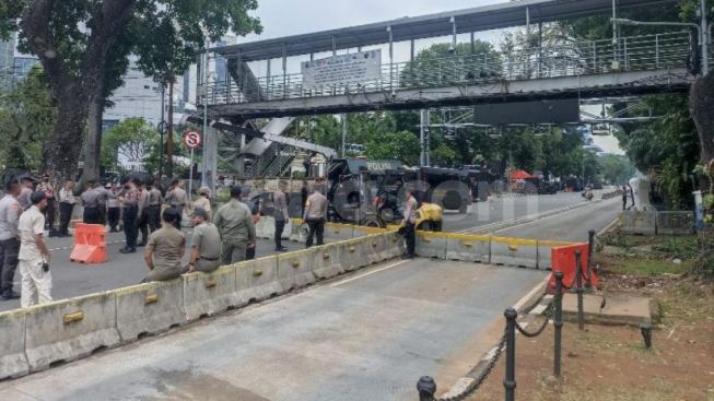 Polisi Terjunkan Raisa Amankan Demo Tolak Kenaikan Harga BBM Buruh dan Mahasiswa