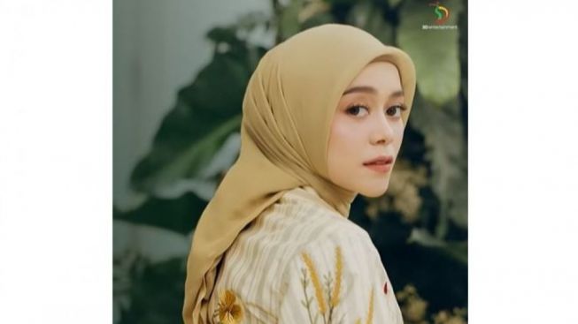 VIRAL! Lesti Kejora Jadi Salah Satu Artis yang Jualan Online di TikTok Sambil Nyanyi