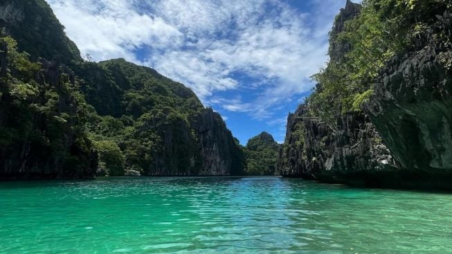 Potret Cantik Nikita Mirzani Wisata di El Nido Filipina