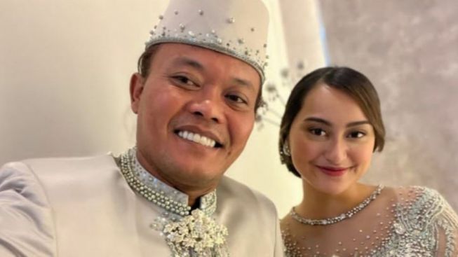 Sule Ancam Tonjok Warganet yang Sebut Istri Barunya Mirip Pembantu, Ternyata Ini Sosoknya