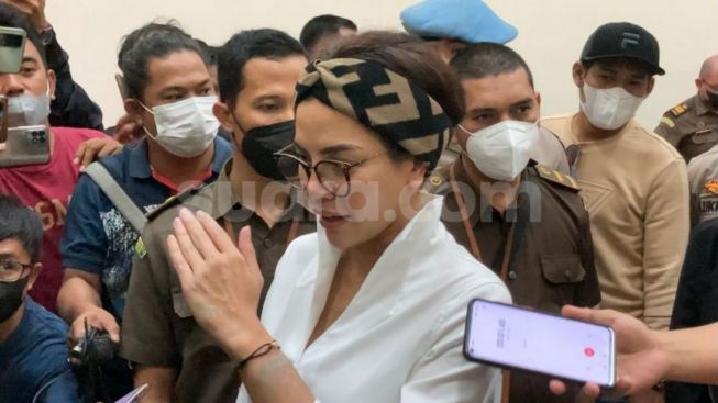Sidang Perdana Kasus Dugaan Pencemaran Nama Baik Dito Mahendra, Nikita Mirzani Mengaku Tidak Tahu Alasan Diadili