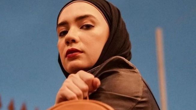 Dikabarkan Cerai, Putri Anne Unggah Foto Sosok Pria Ini Bukan Arya Saloka