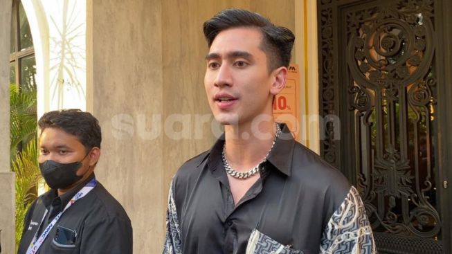 Heboh soal Video Mesra Dicukur Kumis oleh Natasha Wilona, Verrell Bramasta: Enak Ternyata...