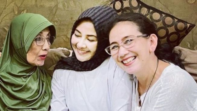 Kondisi Terkini Nani Wijaya Usai Dilarikan ke RS Akibat Sesak Napas