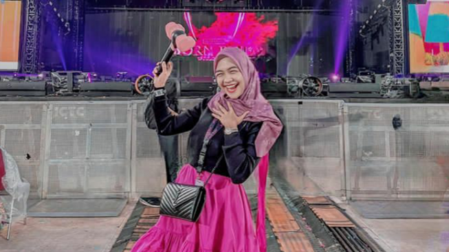Ria Ricis Bikin Caption tentang Member BlackPink yang Aneh, Fans Bingung