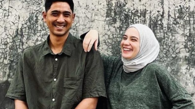 Menohok, Begini Jawaban Putri Anne saat Diejek Gak Diajak Umroh oleh Arya Saloka