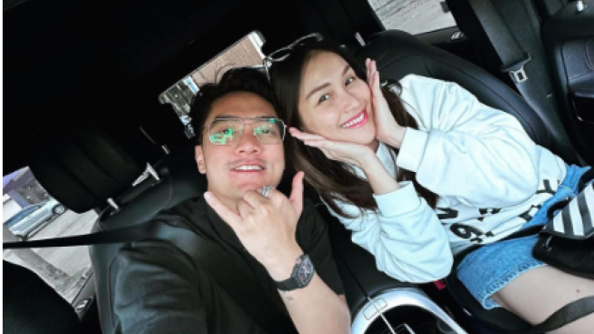 Seolah Ingin Jawab Kemauan Warganet, Boy William dan Ayu Ting Ting Bagikan Foto Mesra, Sinyal akan Menikah?