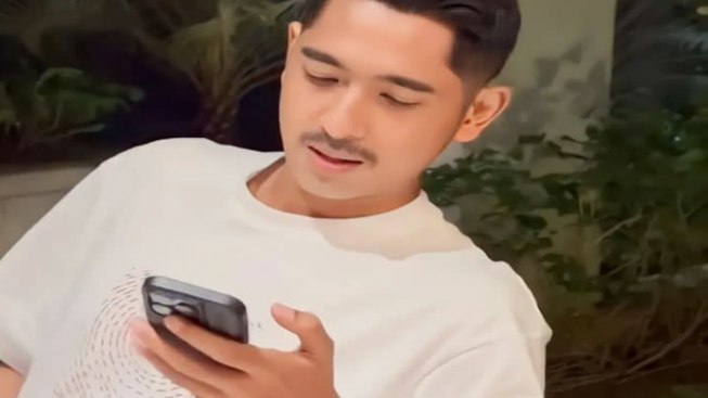 Arya Saloka Cuekin dan 'Ngambek'  ke Dokter Ekles? Videonya Bikin Senyum Warganet...