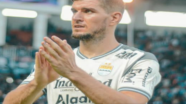 Tak Hanya Bojan Hodak, Bek Persib Bandung Ini Percaya Diri Taklukkan Persija demi Lanjutkan Tren Kemenangan