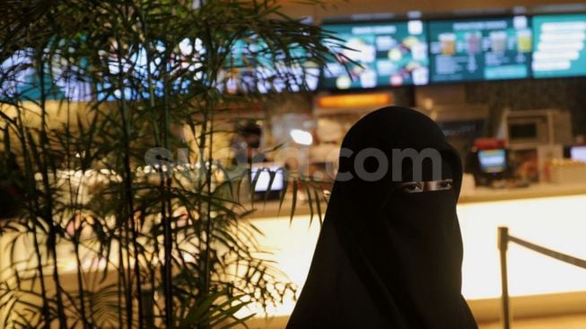 Terkuak Mendiang Uje Poligami Tiga Istri, Oki Setiana Dewi Diduga Madu Ketiga, Begini Penjelasan Umi Pipik