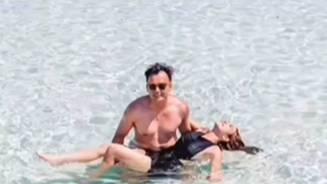 Foto Sexy Gisel dan Wijin di Pantai Maldives Panen Hujatan, Pose Ini Hot Banget