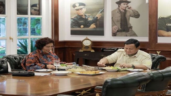 Susi Pudjiastuti Unggah Kebersamaan dengan Prabowo sambil Makan Steak dan Salad, Komentar Warganet Banyak yang Tak Diduga!