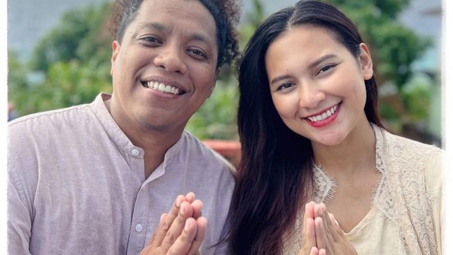 Berbeda Halnya dengan Nursyah, Keluarga Arie Kriting Justru Sambut Hangat Kedatangan Indah Permatasari