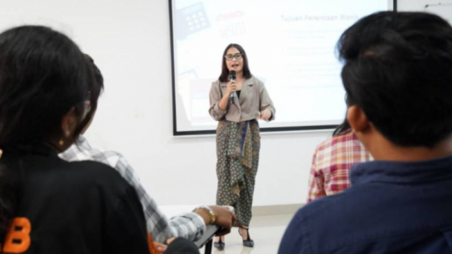Jadi Dosen Praktisi di Kampus Udayana, Prilly Latuconsina Ajarkan Strategi Bisnis Industri Kreatif