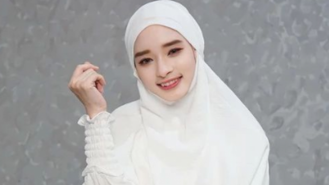 CEK FAKTA: Inara Rusli Geram, Warganet Komentari Penampilannya hingga Dibandingkan dengan Umi Pipik