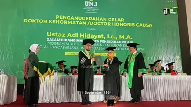 Tuai Banyak Doa dari Pemuka Agama, Ustadz Adi Hidayat Raih Gelar Doktor Kehormatan