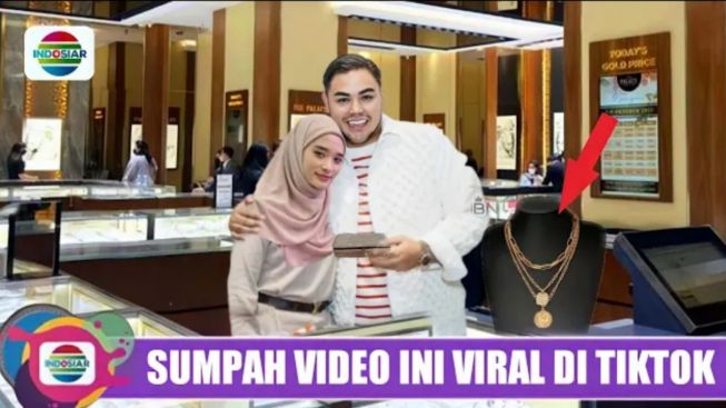 CEK FAKTA: Viral, Ivan Gunawan Diam-diam Berikan Kalung Emas pada Inara Rusli, Benarkah?