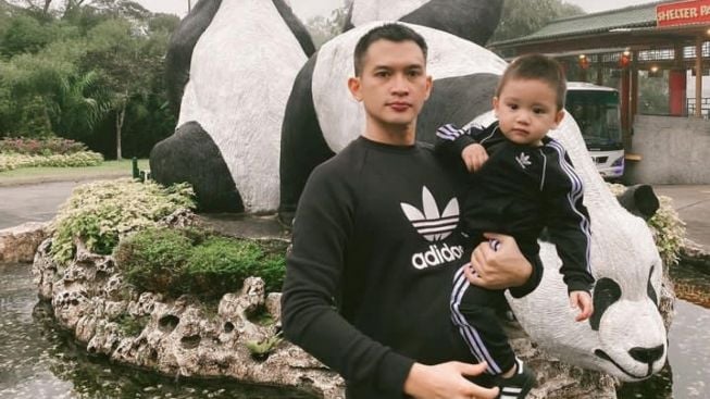 Unggah Momen Main Bareng Sang Anak, Rezky Aditya Kena Sentil Netizen: Minimal anak perempuannya diakuinlah