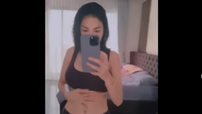 Nikita Mirzani Pamer Body Goals di Kamar, Cuma Pake BH dan Celana Dalam: kadang telanjang. . .