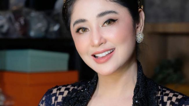 Dewi Perssik Naik Pitam Dituding Hina Putri Ariani, Siap Tempuh Jalur Hukum
