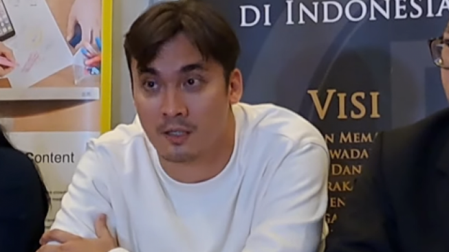 HEBOH! Rendy Kjaernett Hampir Nangis Minta Maaf ke Anak dan Istri, Syahnaz Sadiqah Malah Sibuk Lakukan Ini