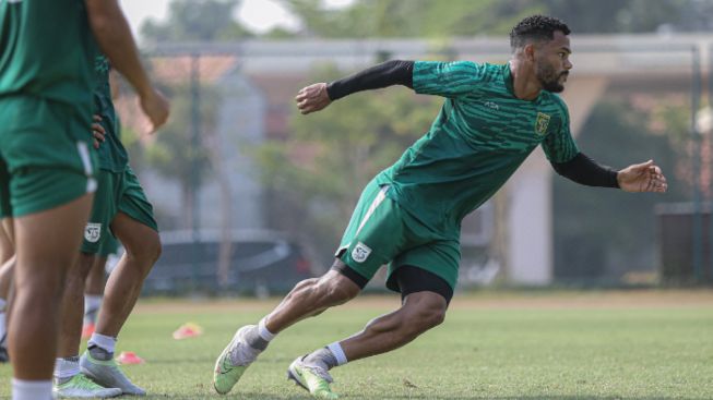 Gantungkan Harapan pada Aji Santoso, Paulo Victor Berharap Bisa Debut Lawan Barito Putera