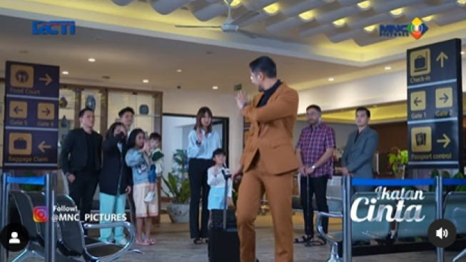 Aldebaran Terbang ke Ceko, Ikatan Cinta Malam Ini Jadi Scene Terakhir Arya Saloka?