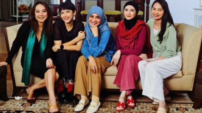 Reuni Cast Sinetron Cinta Fitri, Terungkap Dinda Kanyadewi dan Shireen Sungkar di Luar Syuting Berantemnya Jadi Beneran