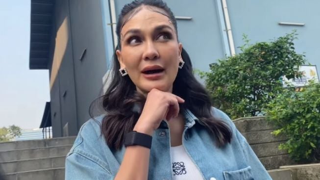 Berpakaian Sundel Bolong dan Ditertawakan Hantu Asli saat Syuting Film Suzzanna, Luna Maya Justru Sahut Balik