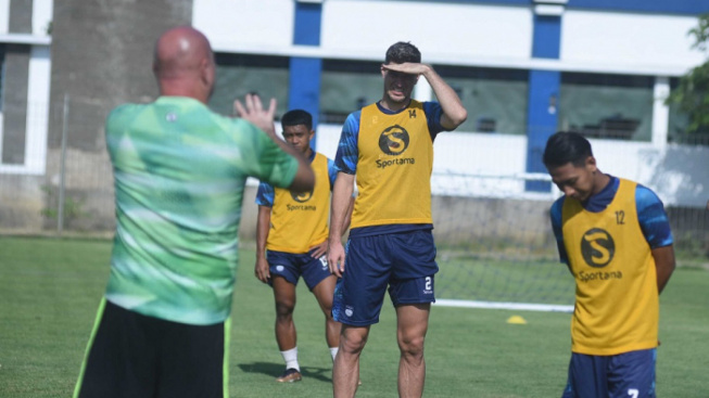 Menuju Solo, Bojan Hodak Asah Kerjasama Pemain Persib Bandung untuk Bisa Ciptakan Gol