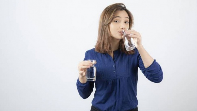 Tak Banyak yang Tahu, Berikut Manfaat Minum Air Putih Hangat di Pagi Hari