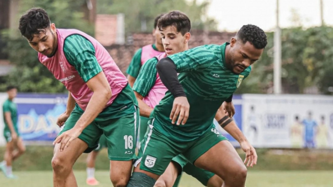 Kalah dengan Madura United, 2 Pemain Persebaya Surabaya Ini Disebut Bonek Hanya Beban Tim