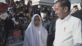 Momen Jokowi Dimarahi Siswa SMA karena Ponselnya Rusak Saat Kejar Rombongan