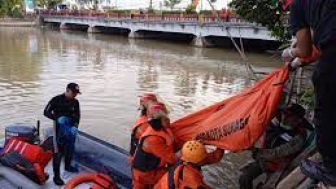 Jenazah Lansia Tanpa Identitas Meninggal Dunia di Jembatan Wonokromo