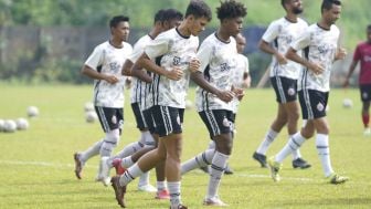 Kepoin Isi Sanck Pemain Persija Jakarta saat Latihan