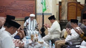 Bukan Urusan Minta Restu! Prabowo Subianto Mengunjungi ke Kediaman Rais Aam PB NU di Surabaya